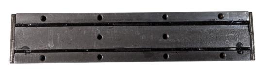 Preview: StahlFix Magnet Draufsicht mit Befestigungslöchern – ideal für Schalungstische im Betonwerk