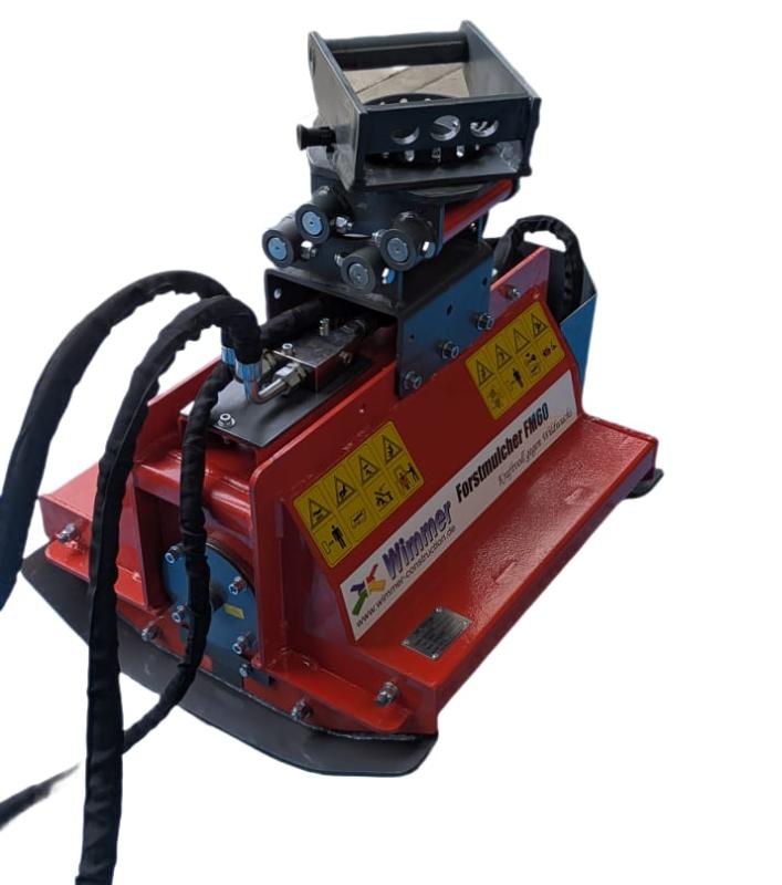 Frontansicht des Wimmer Forstmulcher FM60 mit Hydraulikanschlüssen, ideal für Bagger bis 2,5 Tonnen.