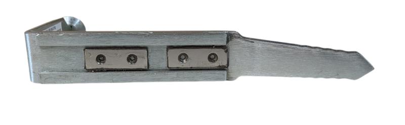 Seitenansicht des Schwabi-Schwerts mit integrierten Magnetmodulen zur Fixierung in der Betonfertigung