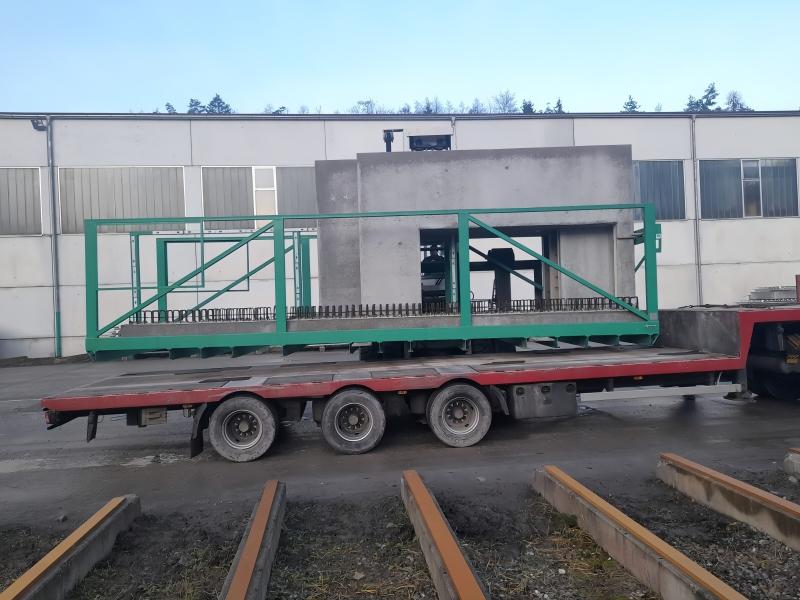 Seitliche Ansicht eines Transportgestells für Doppel- und Thermowände aus Beton