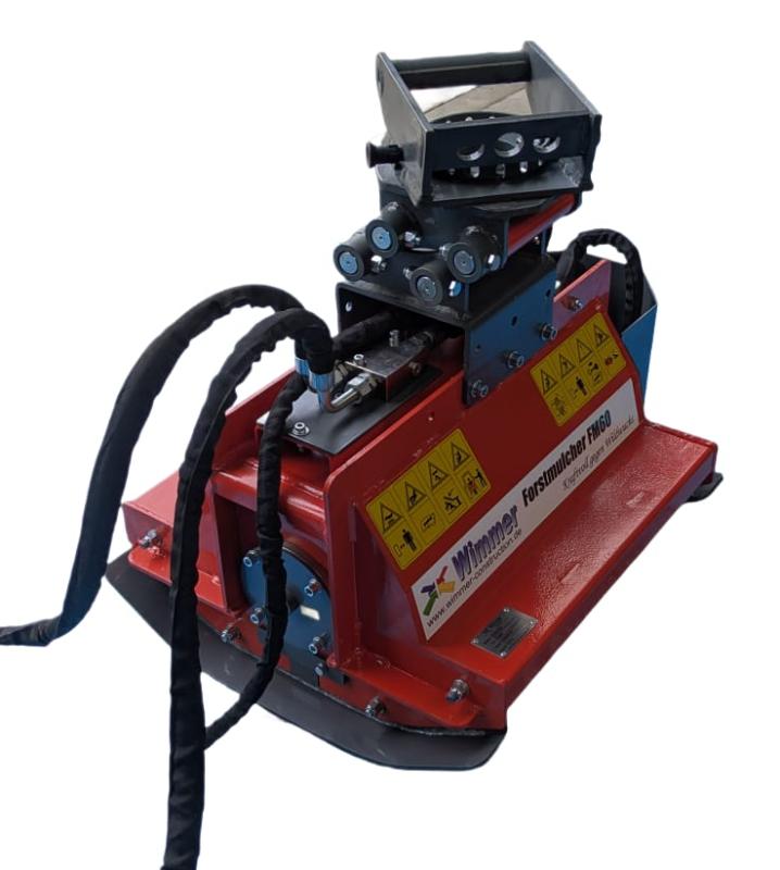 Seitenansicht des Wimmer FM60 Forstmulchers in kompakter Bauweise für enge Flächen und schwieriges Gelände.